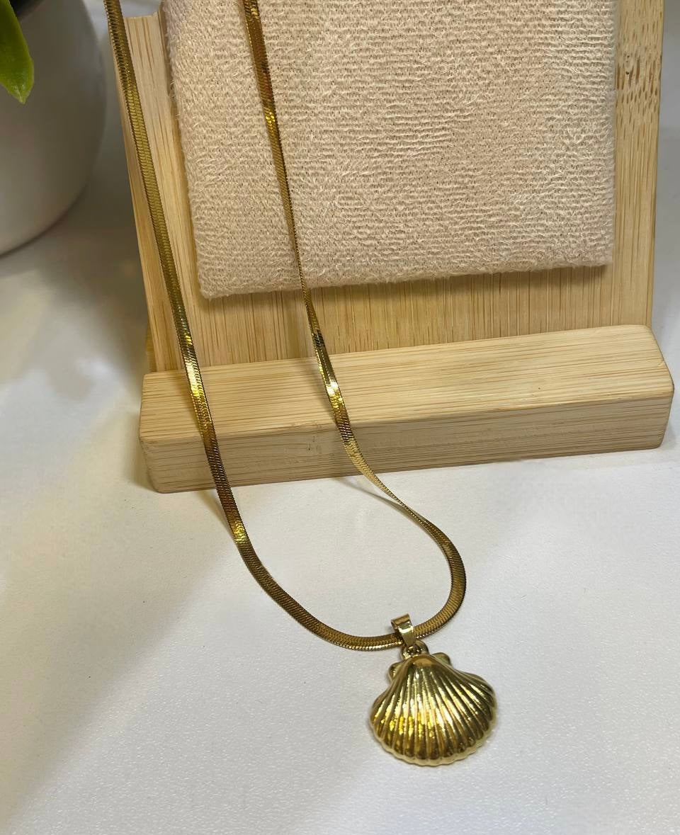 Shella Necklace