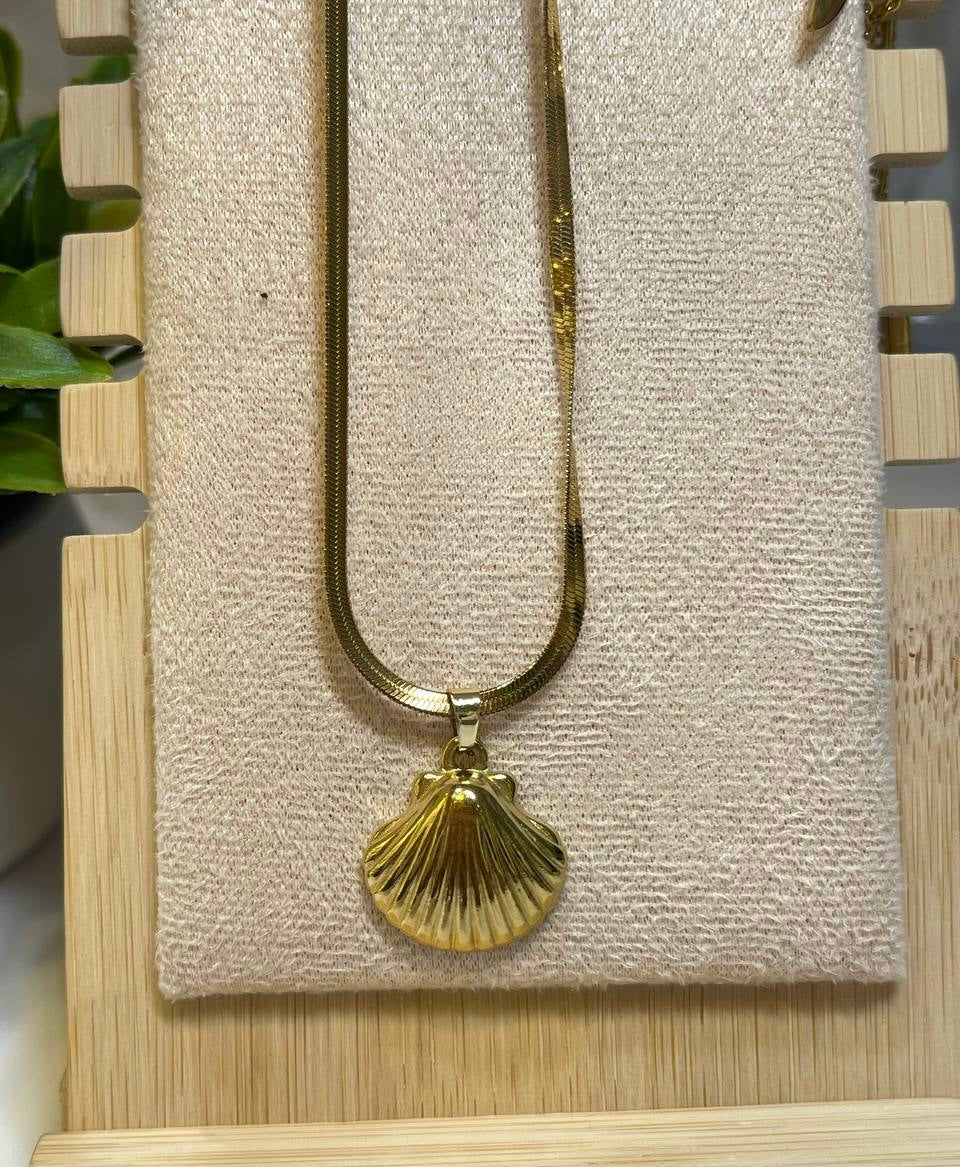 Shella Necklace