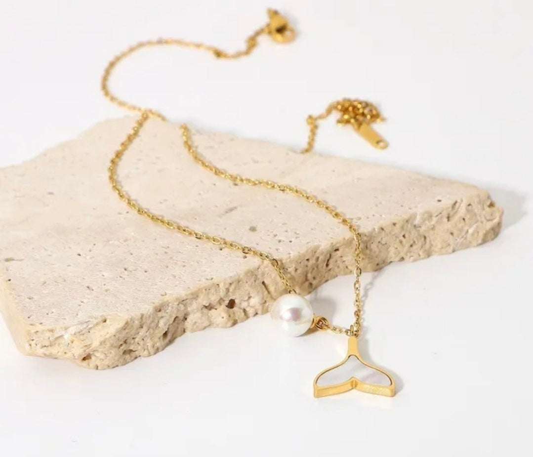 Fin Necklace