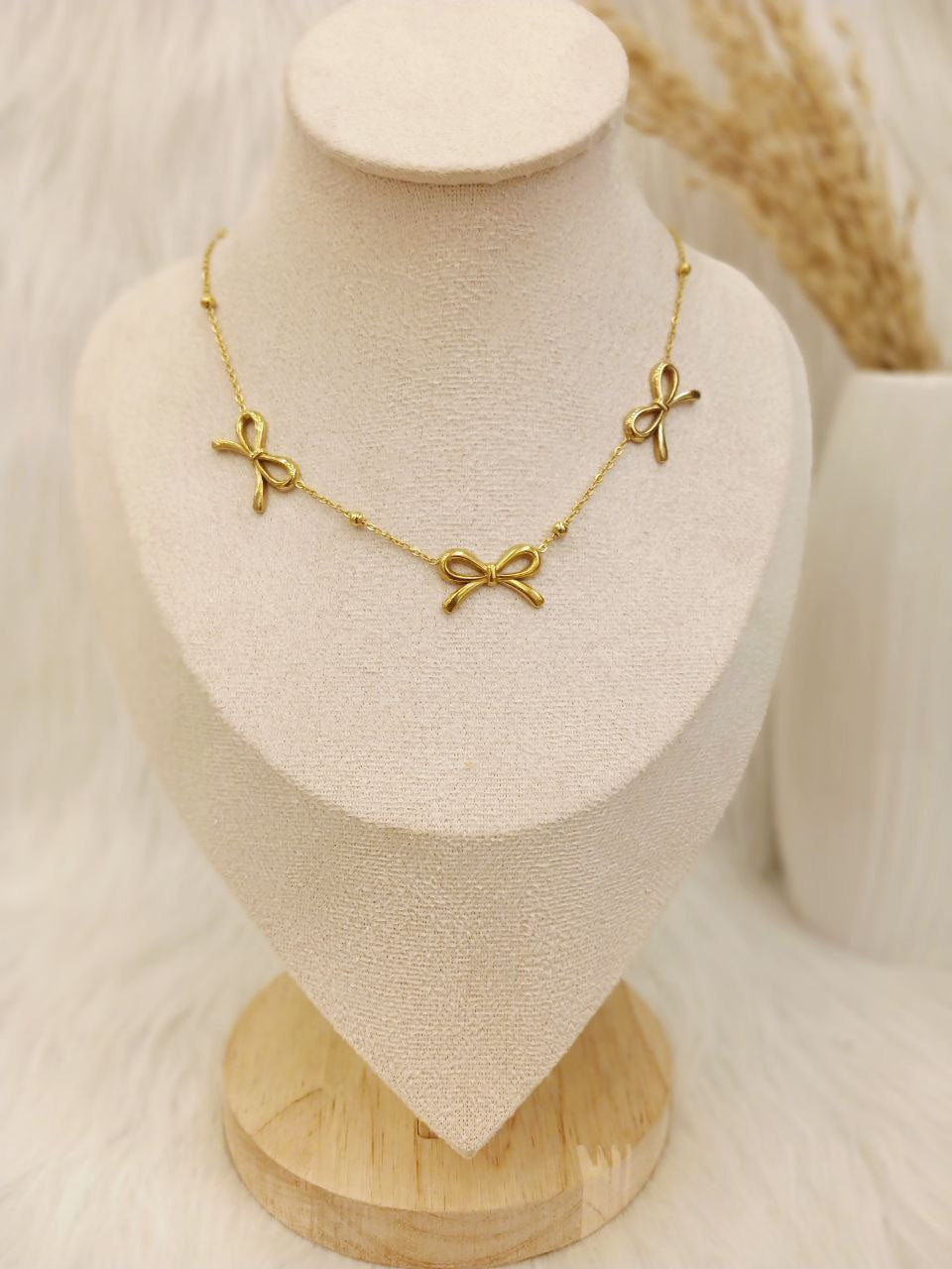 Bow Necklace